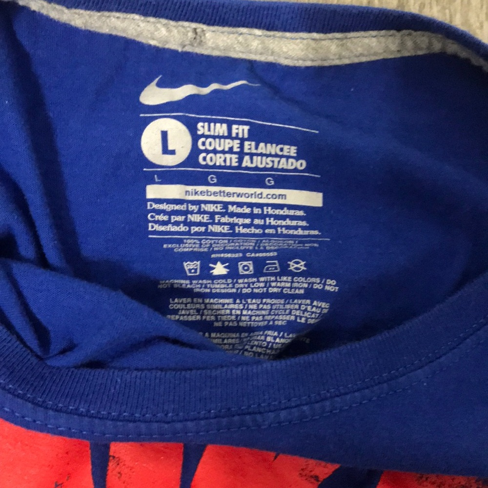 Nike tee - Picture 2 of 2